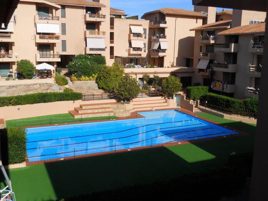 Appartamento Con Piscina E Aria Condizionata La Maddalena  Kültér fotó
